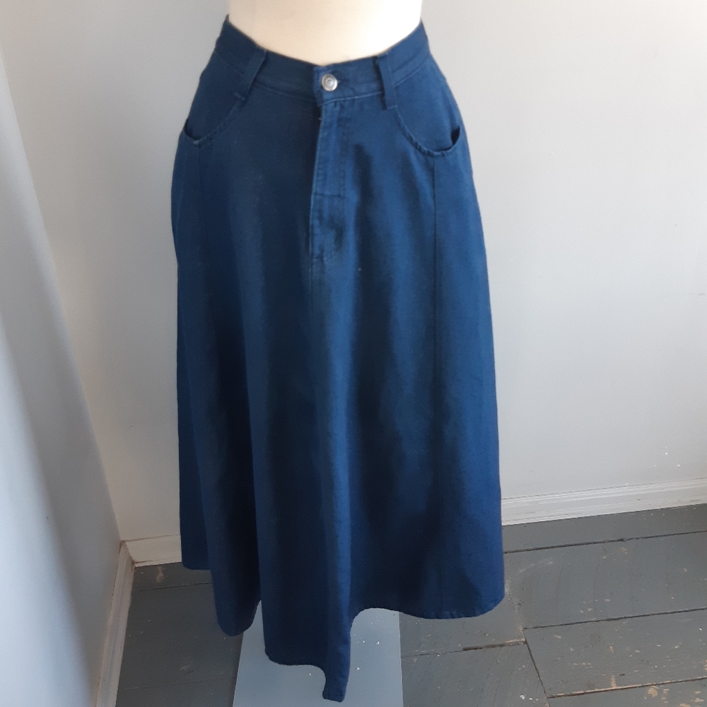 Cobra Women's  Skirt size 9, 88%Cotton 6% nylon 6% metallic